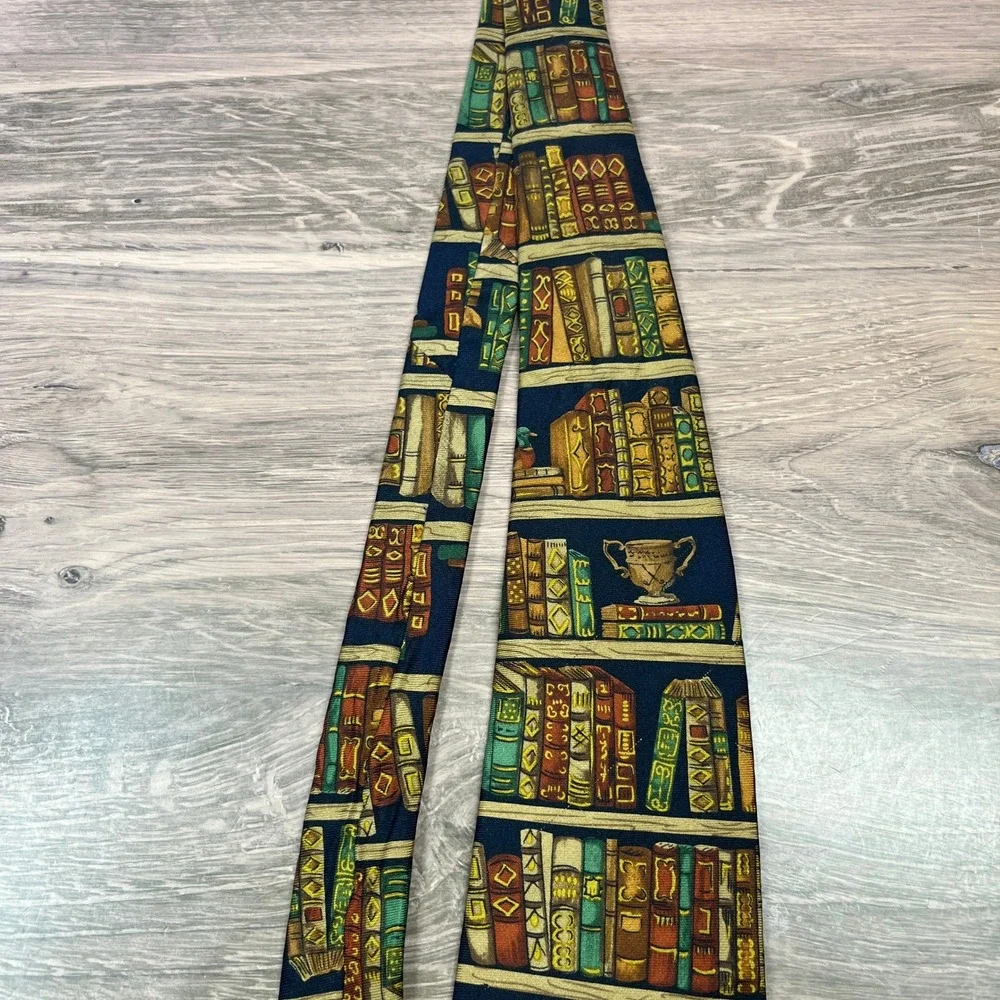 Alynn Neckwear Tie Mens Navy Blue Silk Bookshelf Library Barnes & Noble Novelty